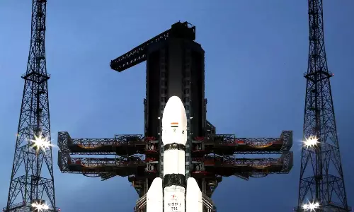 சந்திராயன் 3 விண்கலம் ஏவப்படுவதை நேரில் பார்வையிடும் அரசு பள்ளி மாணவர்கள்