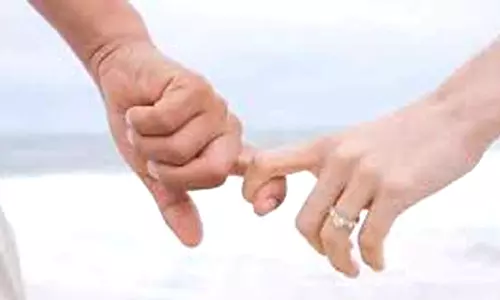 கோவையில் வீட்டை விட்டு வெளியேறி காதலனை கரம் பிடித்த பெண் ஐ.டி. ஊழியர்