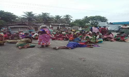 வானூர் அருகே இன்று 100-நாள் வேலை சரியாக வழங்காததால் பெண்கள் சாலை மறியல்