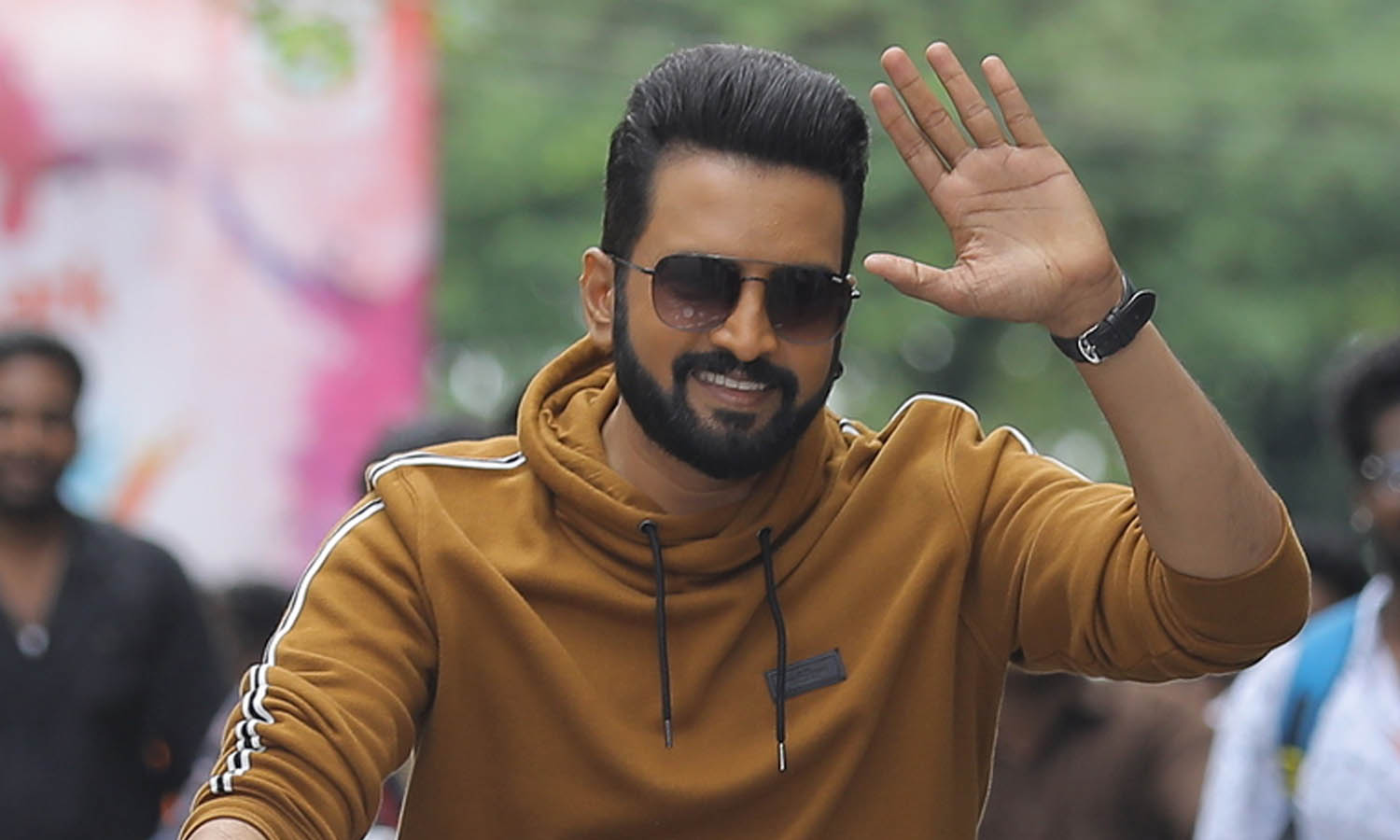 பயந்தவனுக்கு தினம் சாவு.. துணிஞ்சவனுக்கு ஒரு நாள் சாவு.. கவனம் ஈர்க்கும் சந்தானம் பட டிரைலர்