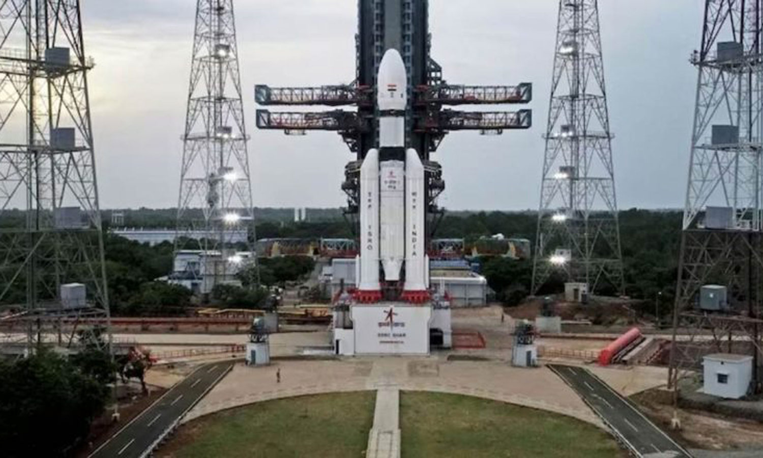 சந்திரயான்-3 இன்று விண்ணில் ஏவப்படுகிறது- சந்திரனின் மேற்பரப்பில் கால் தடம் பதிக்க தயாராகும் இந்தியா
