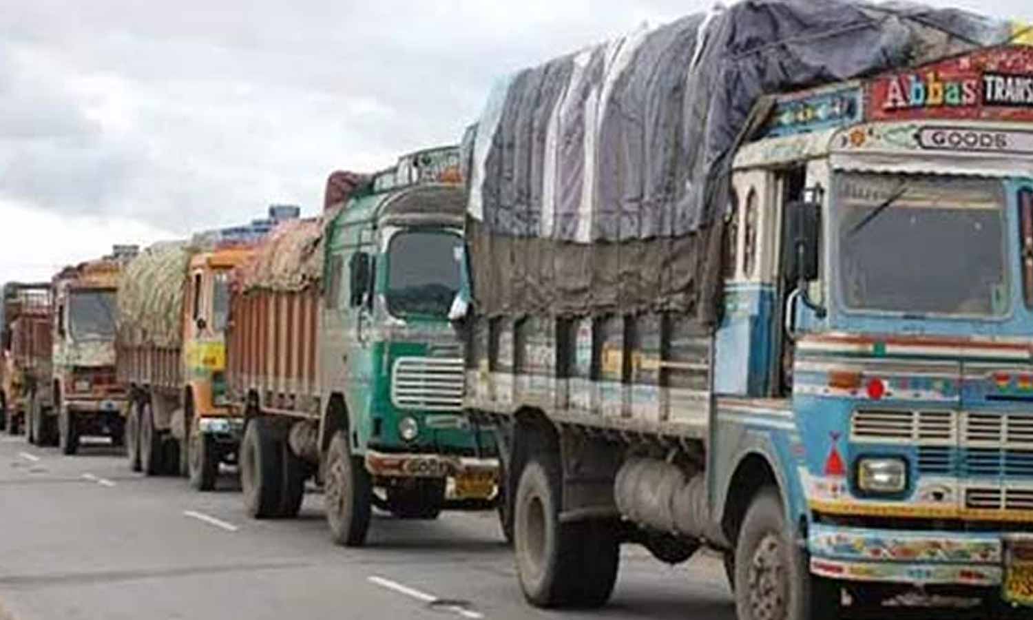 வட மாநிலங்களில் கனமழை: தமிழகத்தில் 75 ஆயிரம் லாரிகள் நிறுத்தி வைப்பு- ரூ.1000 கோடி மதிப்பிலான சரக்குகள் தேக்கம்