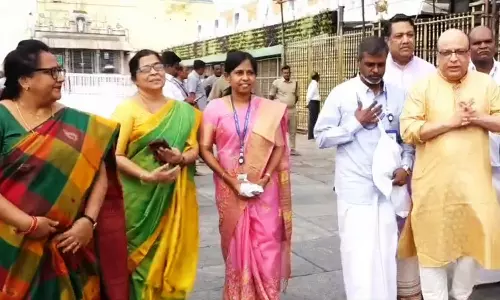 திருப்பதி கோவிலில் சந்திரயான்-3 மாதிரியை வைத்து இஸ்ரோ விஞ்ஞானிகள் வழிபாடு