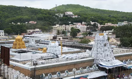 திருப்பதியில் பக்தர்கள் கூட்டம் அலைமோதல்: 24 மணி நேரம் காத்திருந்து தரிசனம்