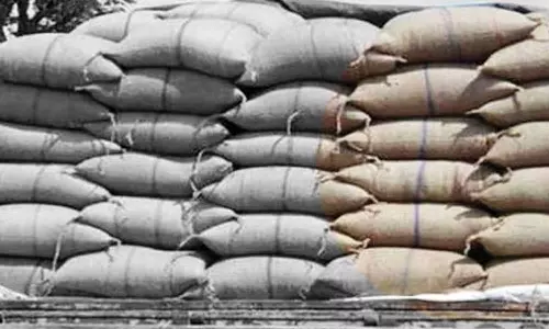 அதிகாரிகள் விரட்டி பிடித்தனர்: லாரியில் கடத்திய 9 டன் ரேசன் அரிசி பறிமுதல்