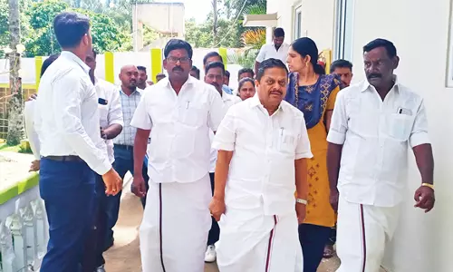 ஆக்கிரமிப்பு கடைகளை அகற்ற அமைச்சர் அதிரடி உத்தரவு