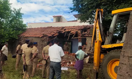 கோபிசெட்டிபாளையத்தில் 13 வீடுகள் இடித்து அகற்றம்