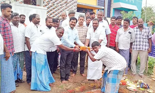 ரூ.11 லட்சம் செலவில் சாலை பணி-அங்காளன் எம்.எல்.ஏ.  தொடங்கி வைத்தார்