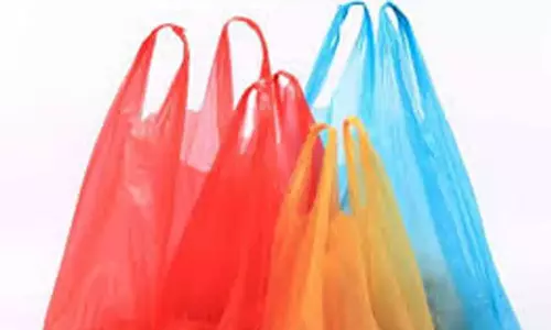 வீடு மற்றும் கடைகளில் பதுக்கி வைத்த பிளாஸ்டிக் கப்புகள் பறிமுதல்