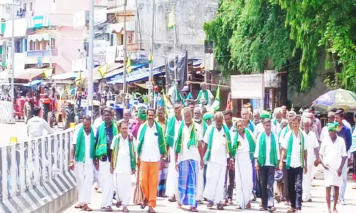 விவசாயிகள் 10-வது நாளாக காத்திருப்பு போராட்டம்