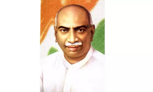 நாடார் உறவின்முறை சார்பில்  காமராஜர் சிலைக்கு மரியாதை