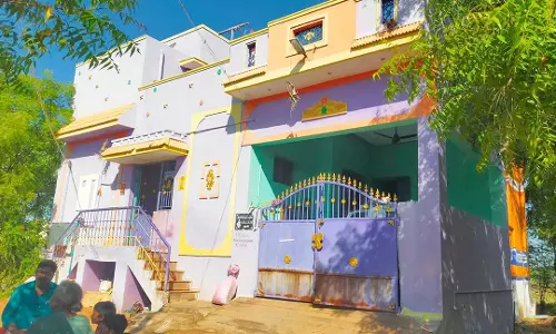 வியாபாரி வீட்டின் கதவை உடைத்து நகை கொள்ளை