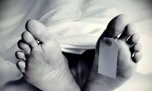 ஓடும் ரெயிலில் மயங்கி விழுந்த முதியவர் சாவு