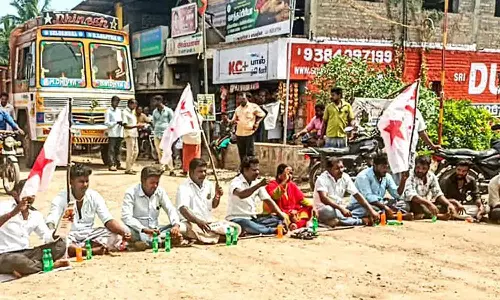 ஆலங்குடியில், சாலை மறியல்