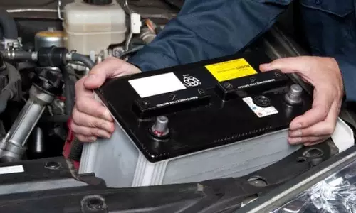 பல்லடம் அருகே குப்பை சேகரிப்பு வாகனங்களில் பேட்டரிகள் திருட்டு