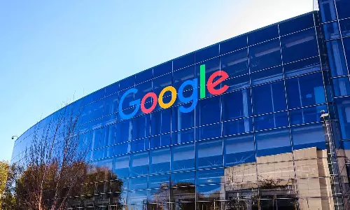 இணையத்தில் உருவாக்கிய அனைத்தையும் திருடுகிறது.. கூகுள் நிறுவனம் மீது 8 நபர்கள் வழக்கு