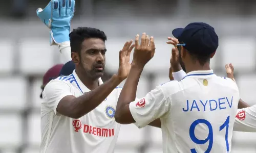 அஸ்வின் 7 விக்கெட் வீழ்த்தி அசத்தல் - ஒரு இன்னிங்ஸ் மற்றும் 141 ரன் வித்தியாசத்தில் இந்தியா அபார வெற்றி