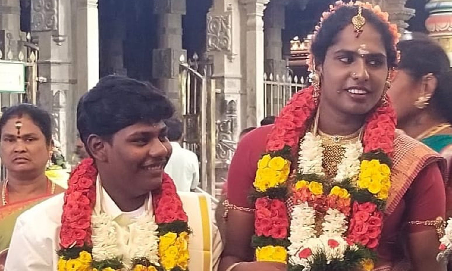 திண்டுக்கல் கோவிலில் திருநங்கைக்கு தாலிகட்டி திருமணம் செய்த திருநம்பி