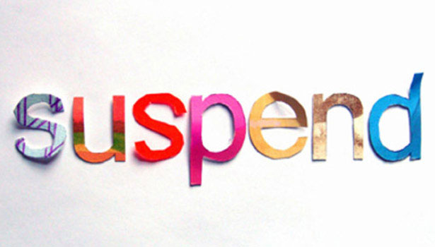 அவிநாசி சாா்பதிவாளா் அலுவலகத்தில் வில்லங்க சான்றுக்கு லஞ்சம் கேட்ட தலைமை எழுத்தா் சஸ்பெண்டு