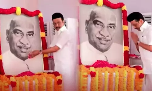 காமராஜர் பிறந்தநாள் விழா- உருவப்படத்திற்கு முதலமைச்சர் மு.க.ஸ்டாலின் மரியாதை