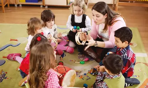 மாண்டிசோரி: கல்லூரி மாணவிகள், குடும்ப தலைவிகளின் எதிர்காலத்திற்கான ஆசிரியர் பயிற்சி..