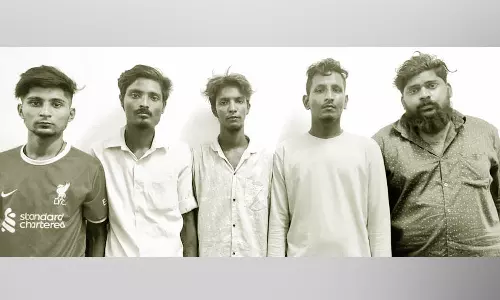 செல்பி எடுப்பது போல் நடித்து ஆட்டோவில் ஆடு திருடிய சென்னை வாலிபர்கள்