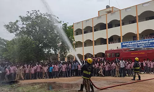 மாணவர்களுக்கு தீ பாதுகாப்பு ஒத்திகை