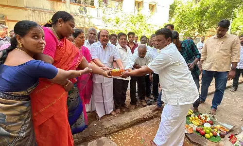 அரசு குடியிருப்புகள் புதுப்பிக்கும் பணி-கென்னடி எம்.எல்.ஏ. தொடங்கி வைத்தார்