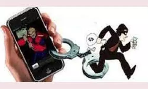 செல்போனை திருடியவர் கைது