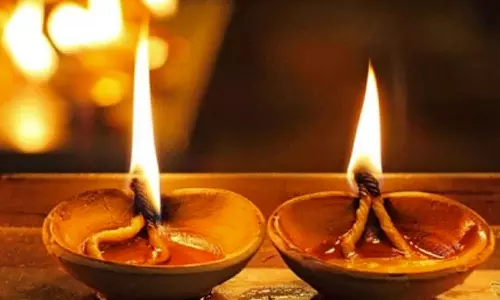 வீட்டில் இரண்டு விளக்கு