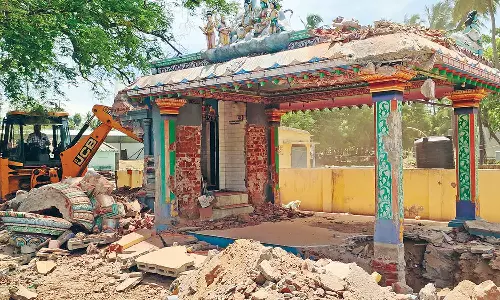 பொத்தனூரில் பிரசித்தி பெற்ற ராஜகணபதி கோவில் அகற்றம்- பக்தர்கள் அதிர்ச்சி