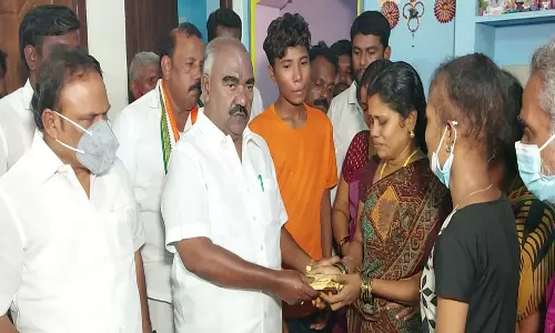 சவூதி அரேபியாவில் இறந்தவர் குடும்பத்துக்கு நிதி உதவி:அமைச்சர்கள்  வழங்கினர்