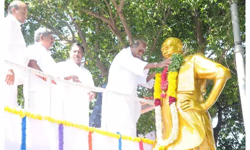 காமராஜர் சிலைக்கு ரங்கசாமி மாலை