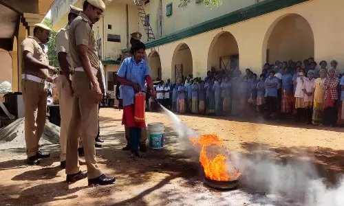 தொழிற்சாலை பணியாளர்களுக்கு தீத்தடுப்பு பயிற்சி