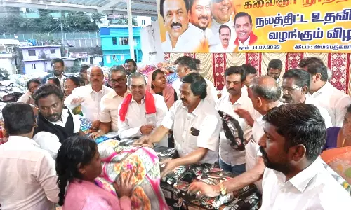 குன்னூர் நகர தி.மு.க சார்பில் பொதுமக்களுக்கு நலத்திட்ட உதவிகள்