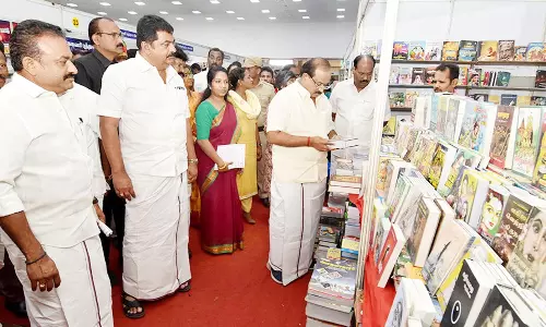 தமிழக அரசு  கல்வி உதவிகளை  மாணவர்கள் பயன்படுத்தி  முன்னேற வேண்டும்