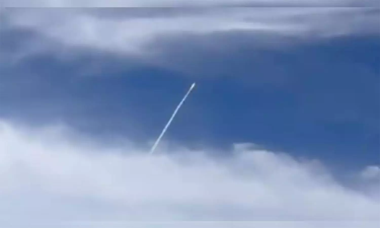 சீறிப்பாயும் சந்திரயான்-3.. விமானத்தில் இருந்து பதிவு செய்யப்பட்ட வீடியோ வைரல் சீறிப்பாயும் சந்திரயான்-3.. விமானத்தில் இருந்து பதிவு செய்யப்பட்ட வீடியோ வைரல்