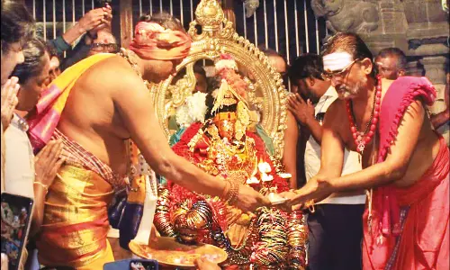 ஆடிப்பூர திருவிழா: நெல்லையப்பர் கோவிலில் காந்திமதி அம்மனுக்கு வளைகாப்பு நிகழ்ச்சி