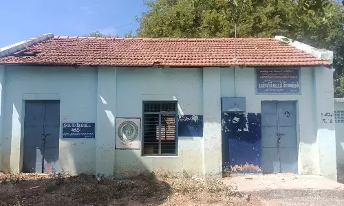 ஆண்டிபட்டி அருகே பழுதடைந்த அரசு பள்ளி கட்டிடத்தால் மாணவர்கள் அவதி