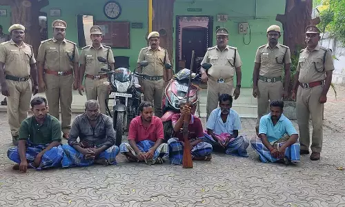 மான் வேட்டையில் ஈடுபட முயன்ற 6 பேர் கும்பல் கைது- நாட்டு துப்பாக்கி, மோட்டார் சைக்கிள் பறிமுதல்