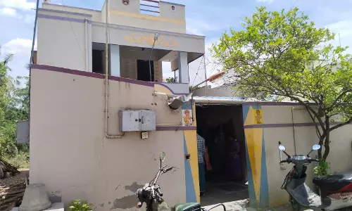 பேக்கரி கடை உரிமையாளர் வீட்டில் தங்கம், வெள்ளி திருட்டு