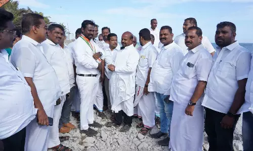 கடலரிப்பு தடுப்பு பணிகளை ஆய்வு செய்த விஜய் வசந்த்