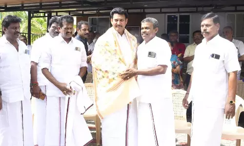 சுயேட்சை கவுன்சிலர் தி.மு.க.வில் ஐக்கியம்