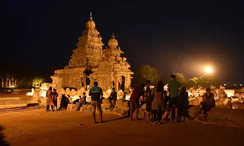 மாமல்லபுரத்தில் கடற்கரை கோவிலை மட்டும் முதல்கட்டமாக பார்வையாளர்கள் மின்னொளியில் ரசிக்க ஏற்பாடு