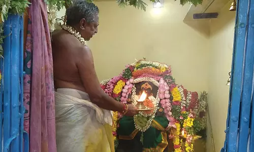 கோவில்பட்டி முத்துமாரியம்மன் கோவிலில்  சிறப்பு பூஜை