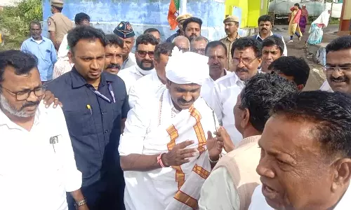 ஊட்டியில் கிரிக்கெட் வீரர்களுக்கு பரிசளிப்பு விழா: கிராமப்புற வீரர்களை  மத்திய அரசு ஊக்குவிக்கிறது மத்திய மந்திரி எல்.முருகன் பேச்சு