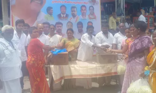 சமத்துவ மக்கள் கட்சி சார்பில் பொதுமக்களுக்கு அன்னதானம் வழங்கல்