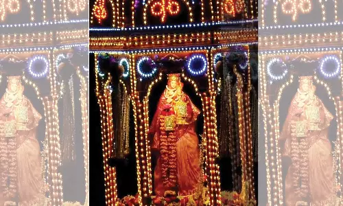 வேளாங்கண்ணி பேராலயத்தில் உத்திரியமாதா தேர்பவனி