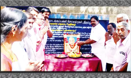 காமராஜரின் பொதுநல சேவையை செயல்படுத்த மாணவர்கள்  உறுதி ஏற்க வேண்டும் - கவுன்சிலர் அன்பகம் திருப்பதி பேச்சு