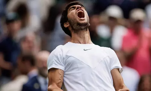 விம்பிள்டன் டென்னிஸ் - ஜோகோவிச்சை வீழ்த்தி முதல் முறையாக சாம்பியன் பட்டம் வென்றார் அல்காரஸ்